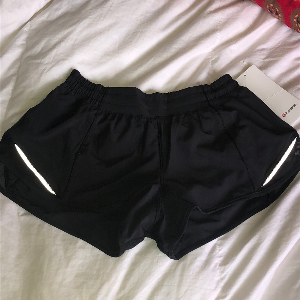 Hotty Hot LR Short 2.5” Lined **NEW WITH TAG**